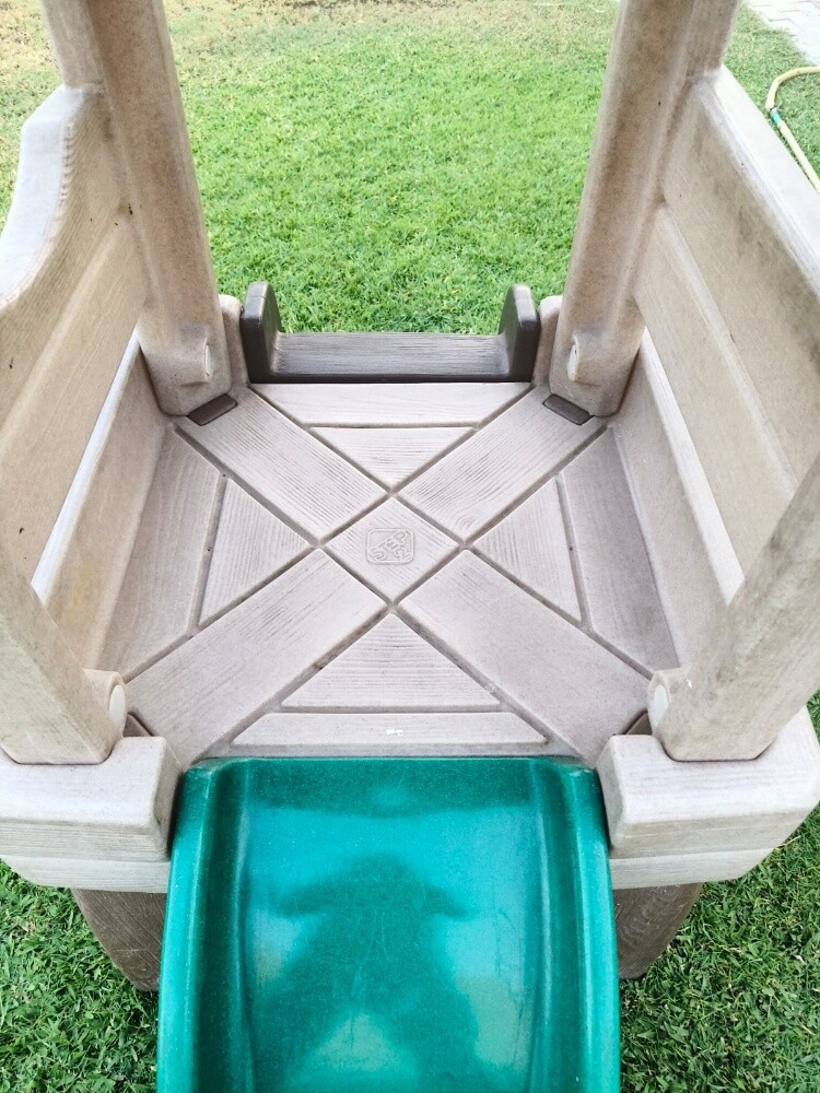 KIDS PLAYHOUSE WITH SLIDE - 7