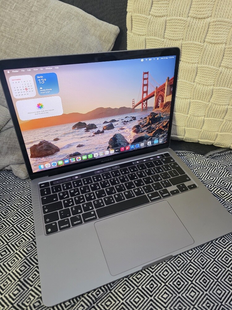 13" Macbook Pro M2 8/256Gb Gray - 1