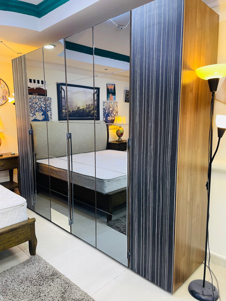 bedroom set selling  - 18