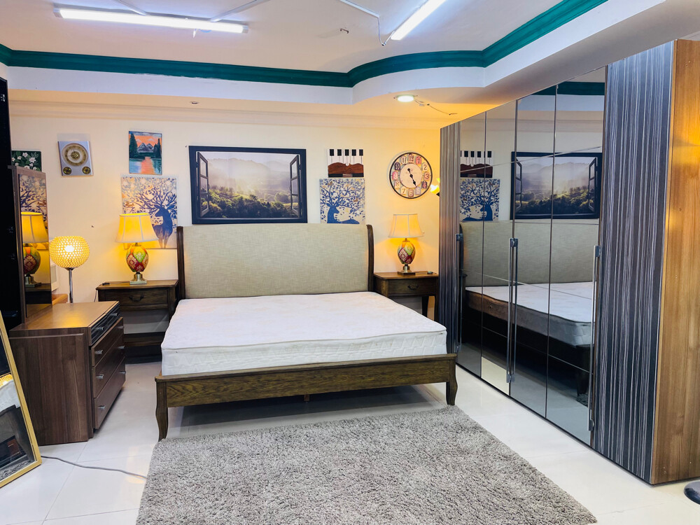 bedroom set selling  - 1
