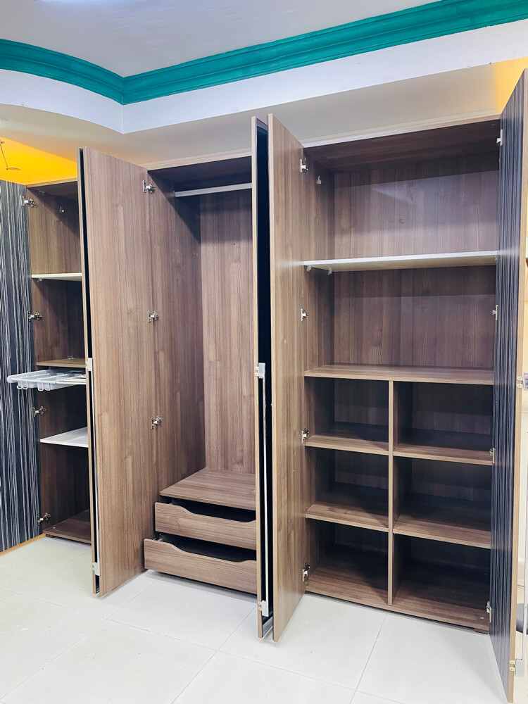 bedroom set selling  - 17