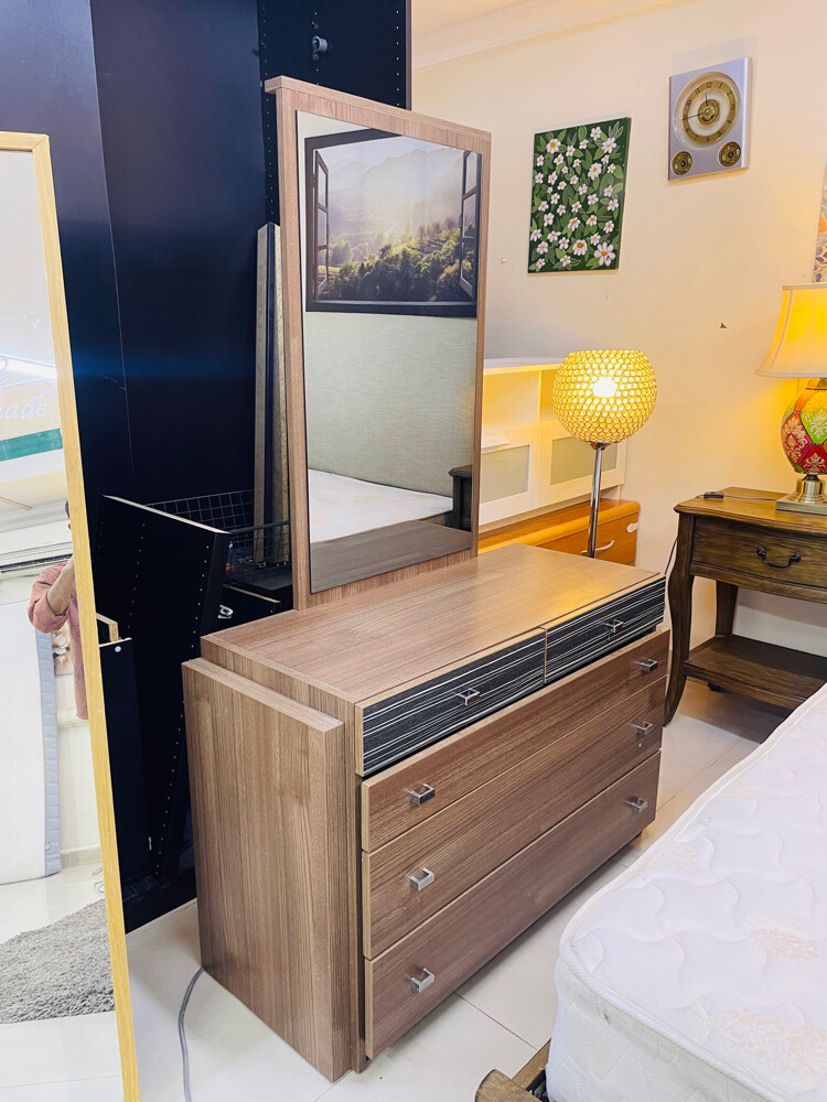 bedroom set selling  - 6