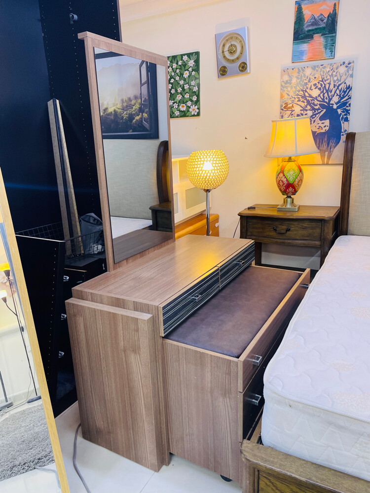 bedroom set selling  - 4