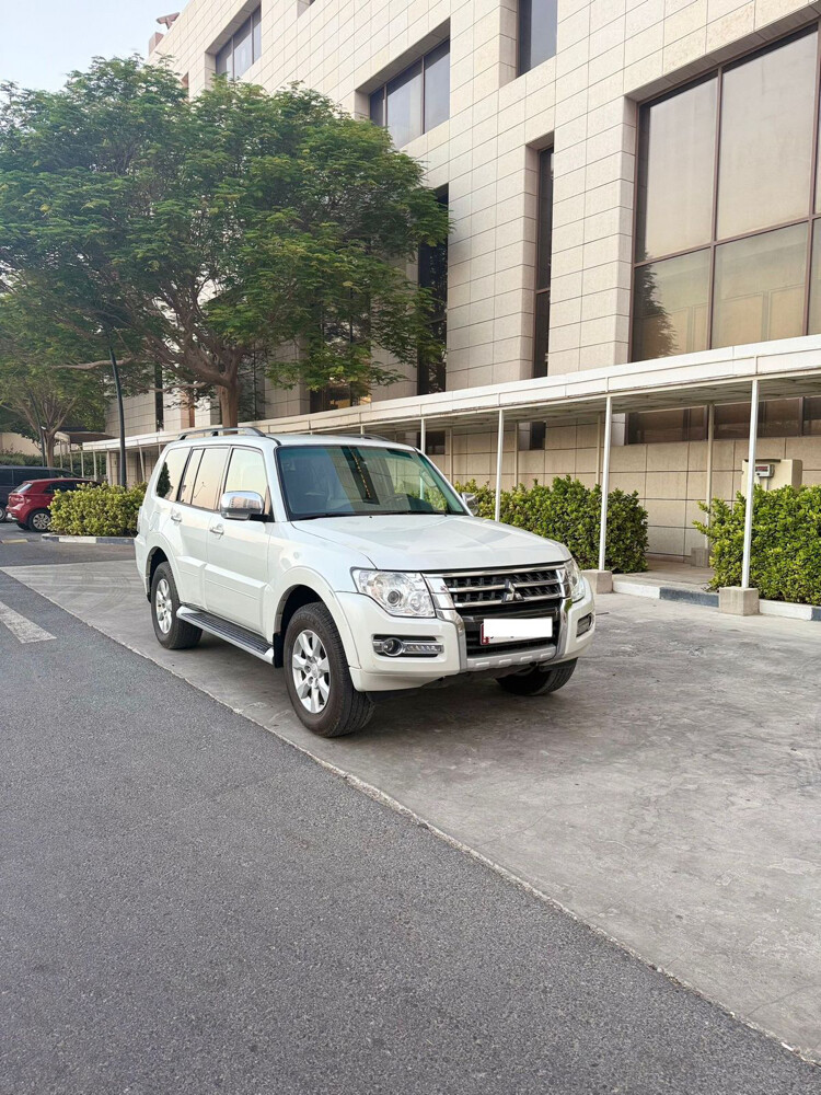 2022 Mitsubishi Pajero - 1