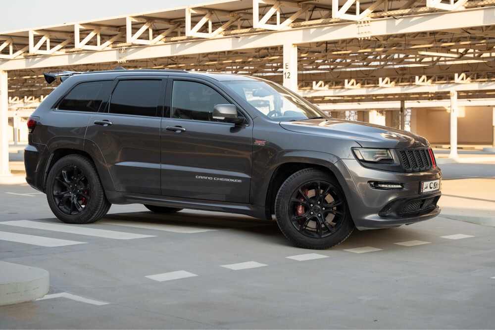 jeep grand Cherokee SRT  - 6