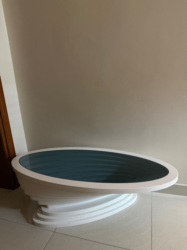 طاولة مستعملة استعمال نظيف  - 2