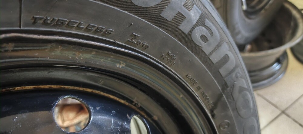 Hankook Tire 195/65 R15 with 15" - 3
