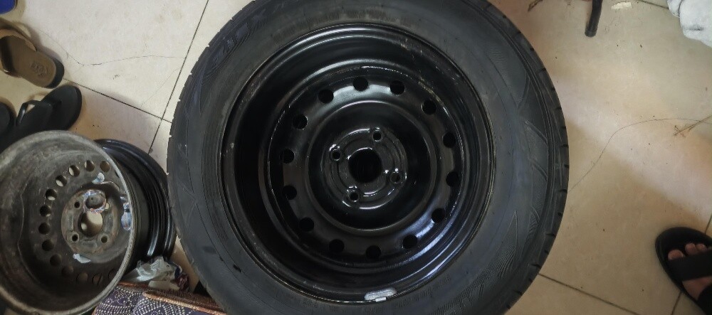 Hankook Tire 195/65 R15 with 15" - 10