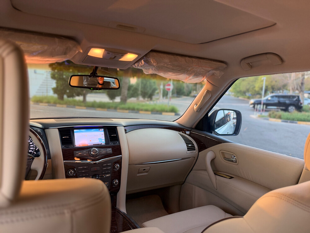 Nissan patrol platinum Very LOW mil - 26