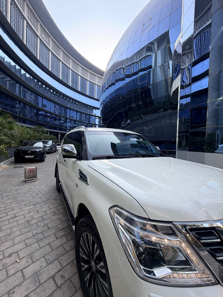 Nissan patrol platinum Very LOW mil - 18