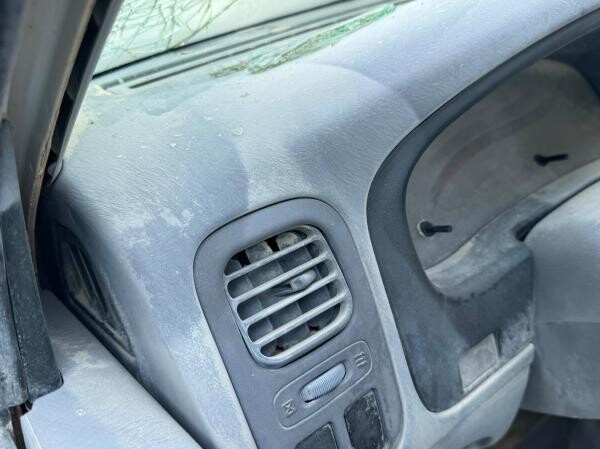 NISSAN PICKUP 2006 - 9