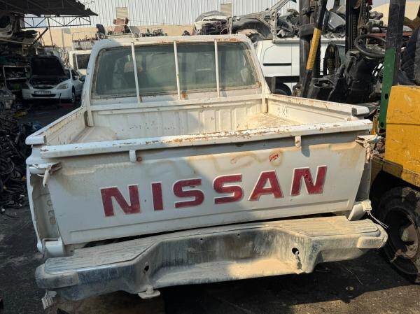 NISSAN PICKUP 2006 - 6