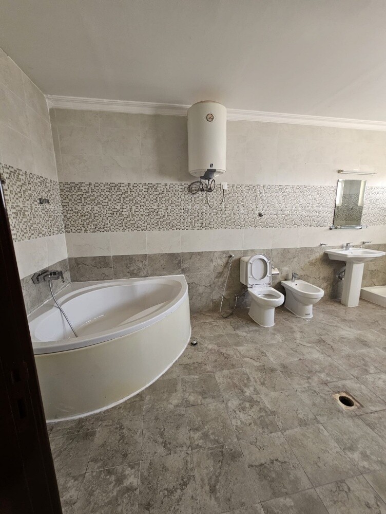 فلا سكنيه للإيجار في واد السيل - 3