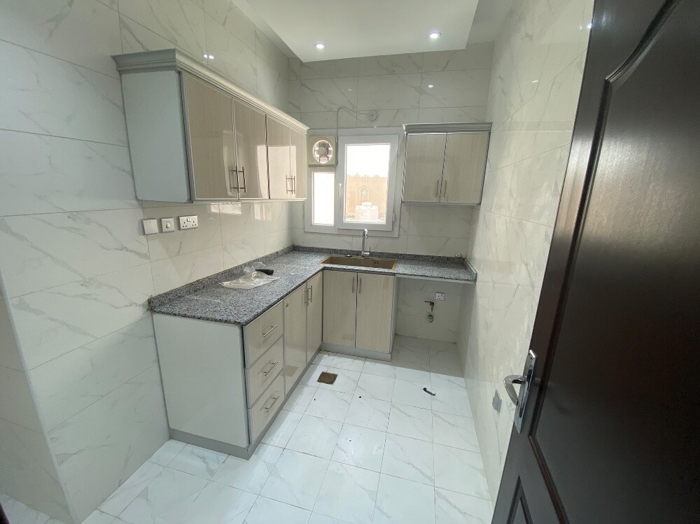 للبيع عماره سكنيه المطار - 7