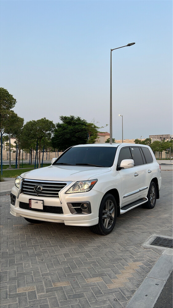 Lexus LX570 S 2012 - 2