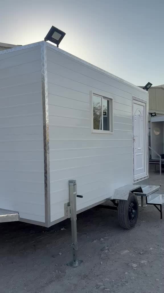 Caravan kitchen 3/4 - 1