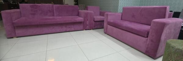 Good condition pink sofa - 1