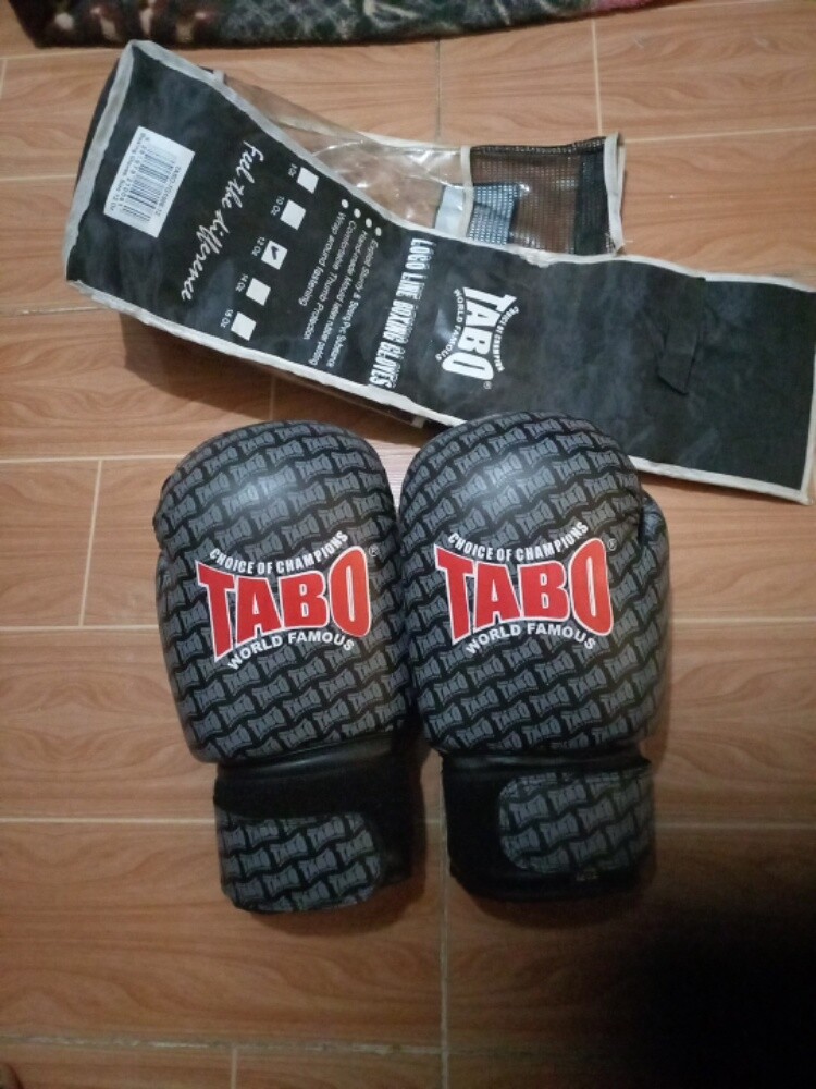 used but good boxing gloves - 2