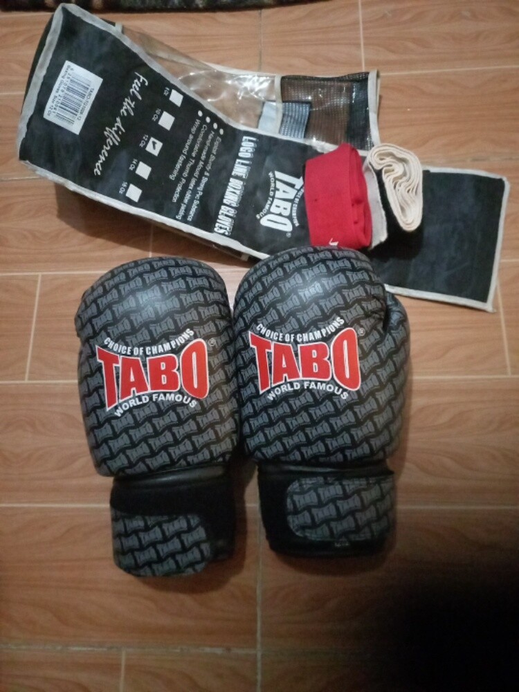 used but good boxing gloves - 3