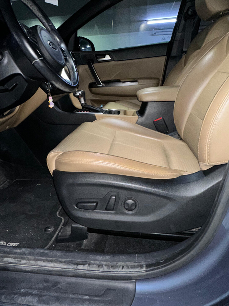 KIA Sportage Full Options Low KM - 10