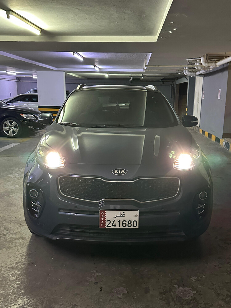KIA Sportage Full Options Low KM - 2