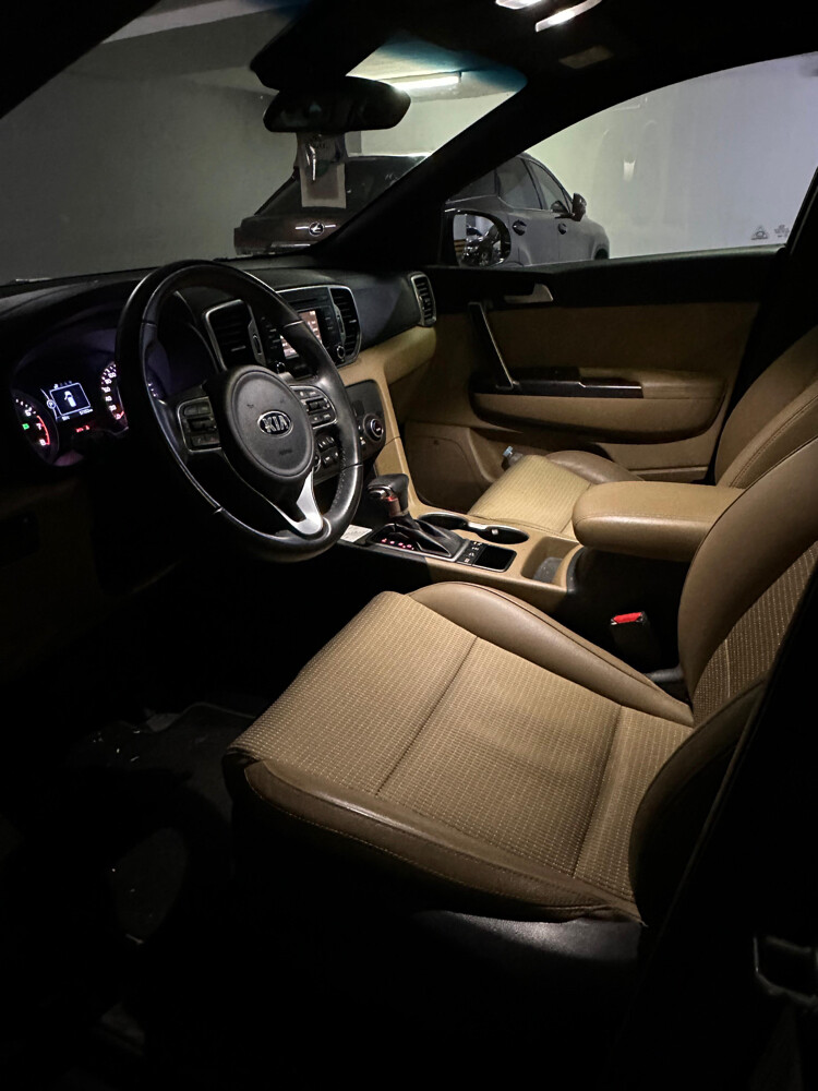 KIA Sportage Full Options Low KM - 4