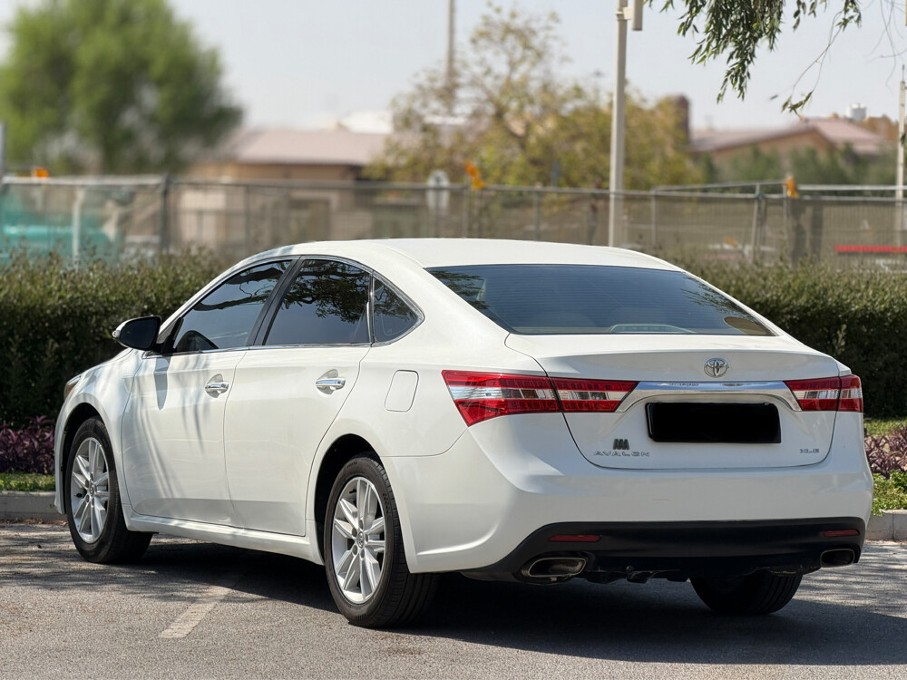 Toyota Avalon XLE - 2