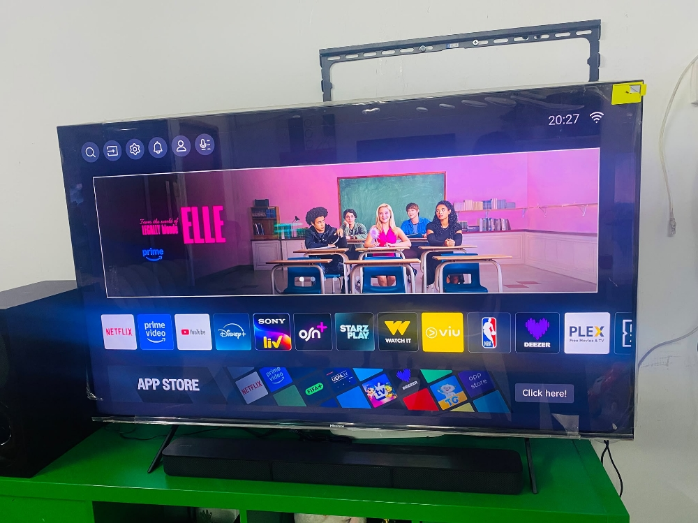 new condition Hisense 55"smart - 1