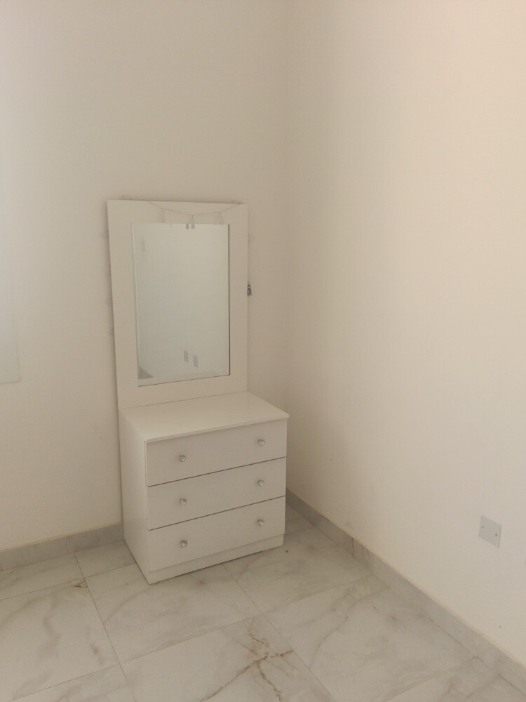 دولاب 4 كبتات 4 واسره 4 وكمدينو 8 - 9