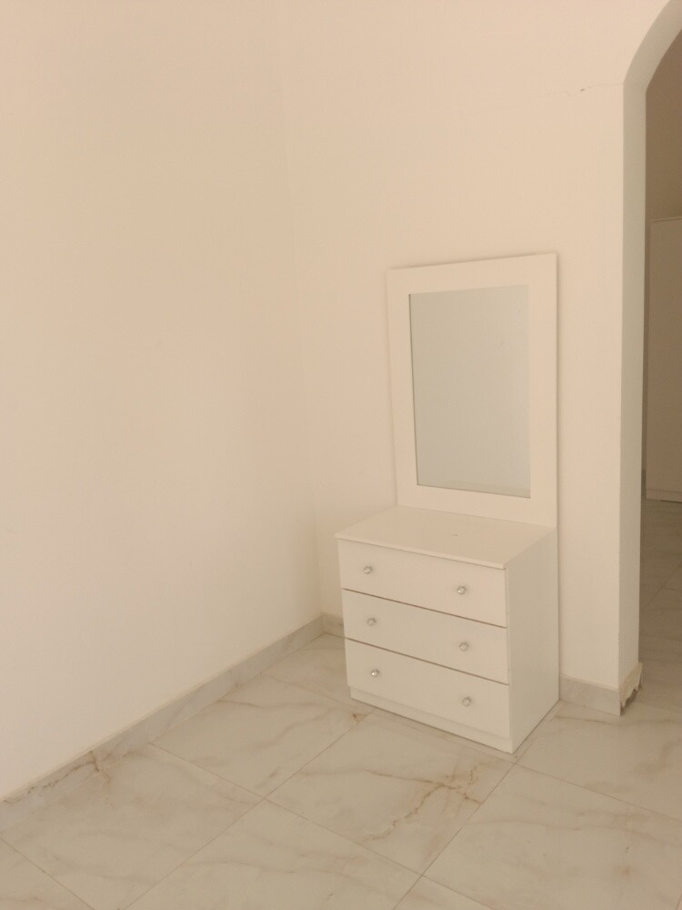 دولاب 4 كبتات 4 واسره 4 وكمدينو 8 - 12