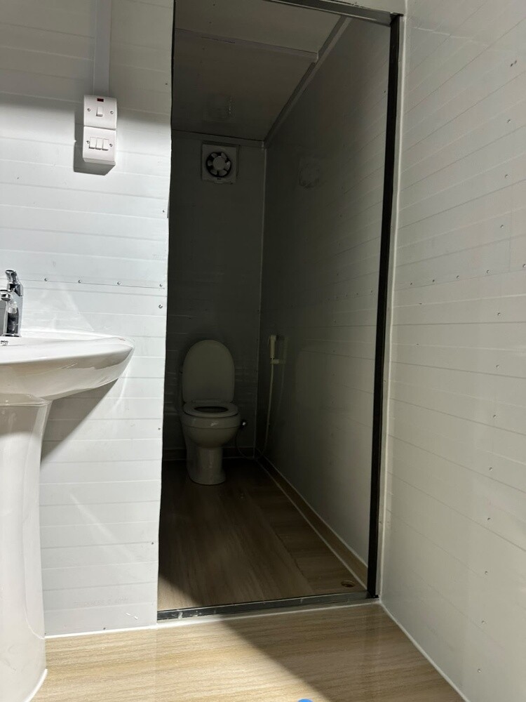 cabin caravan room ketechin toilet - 3