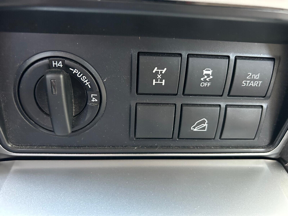 Toyota Prado TXL V6 2023 - 4