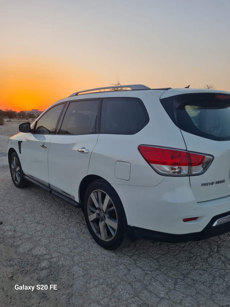 Nissan Pethfinder full option - 13