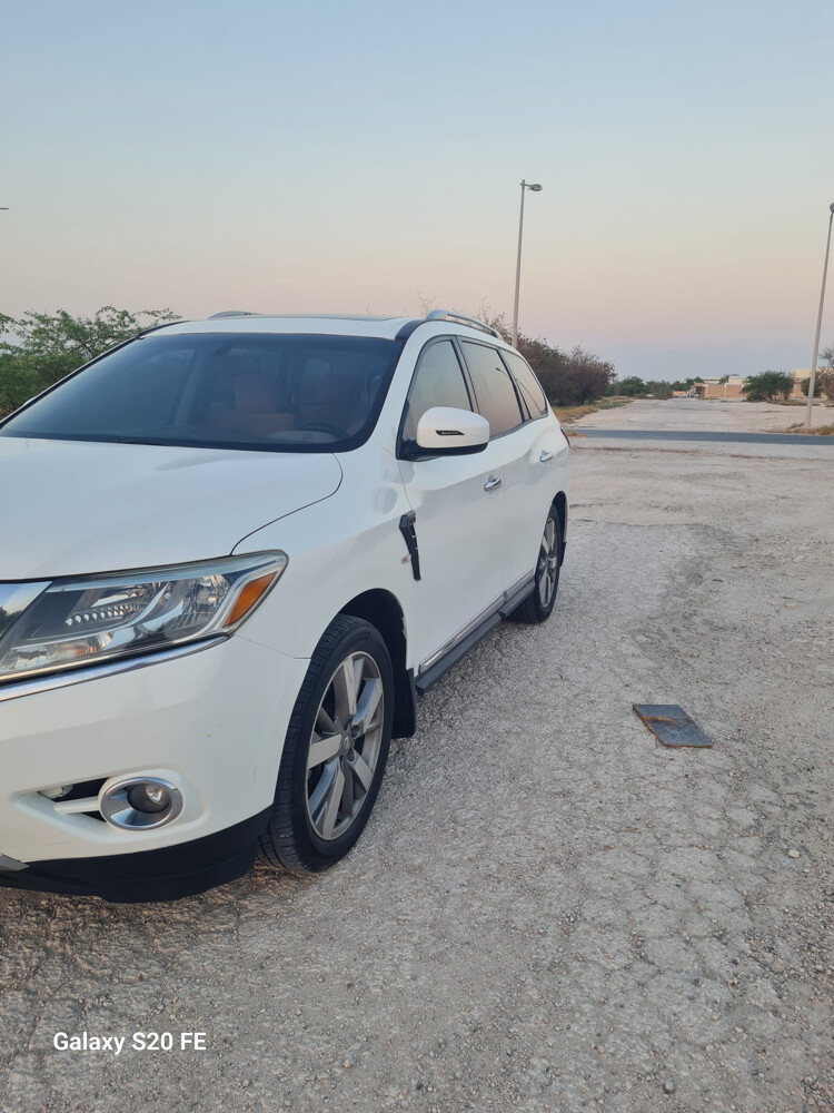 Nissan Pethfinder full option - 12