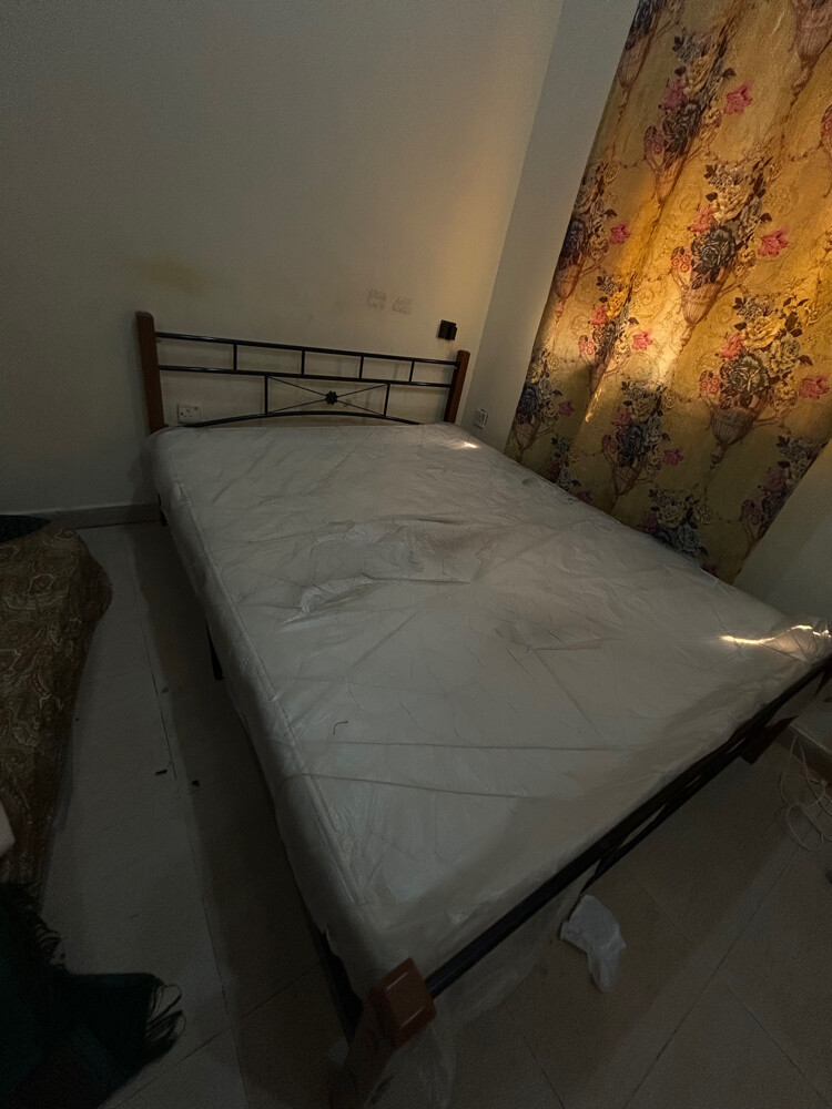 سرير بحالة ممتازه - 1