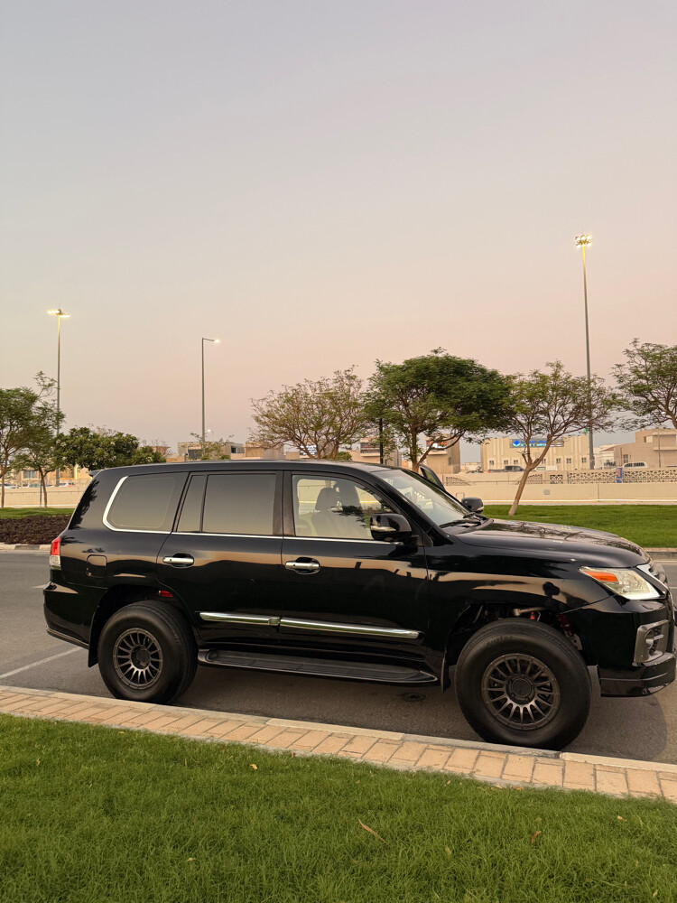 LX570 V8 - 9