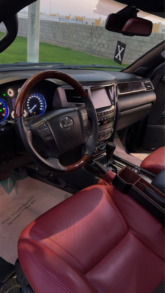 LX570 V8 - 11