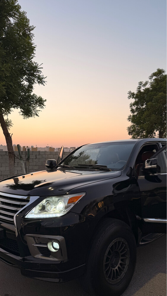 LX570 V8 - 12