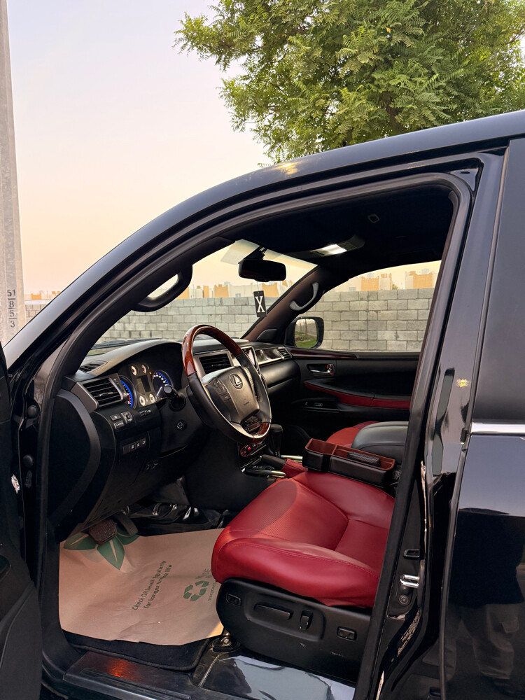 LX570 V8 - 19