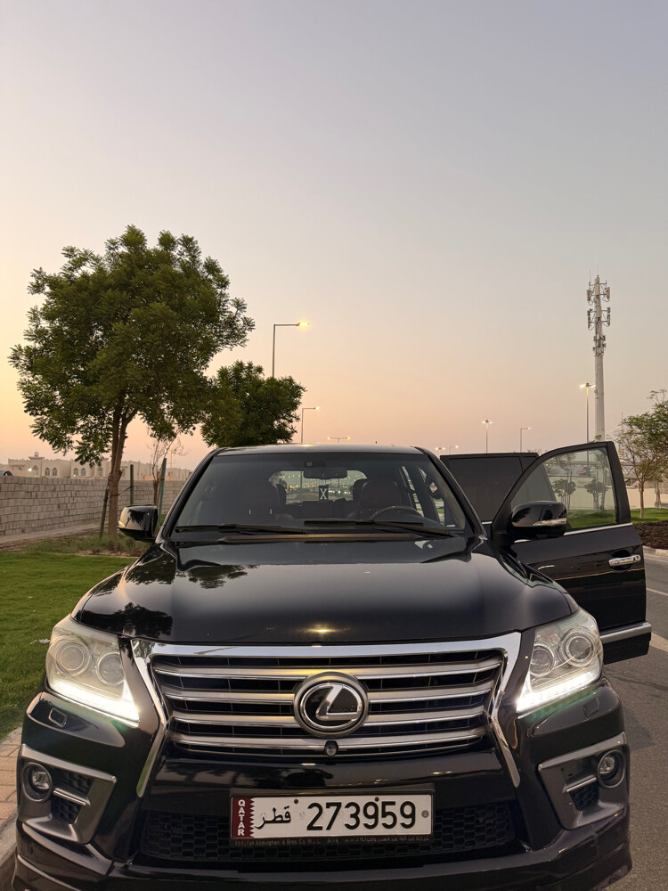 LX570 V8 - 13