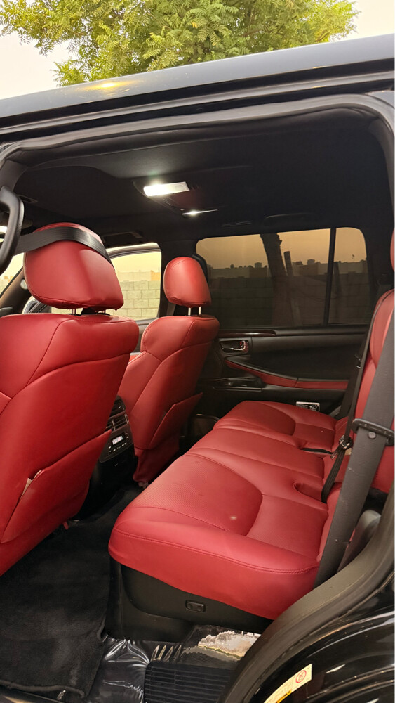 LX570 V8 - 10
