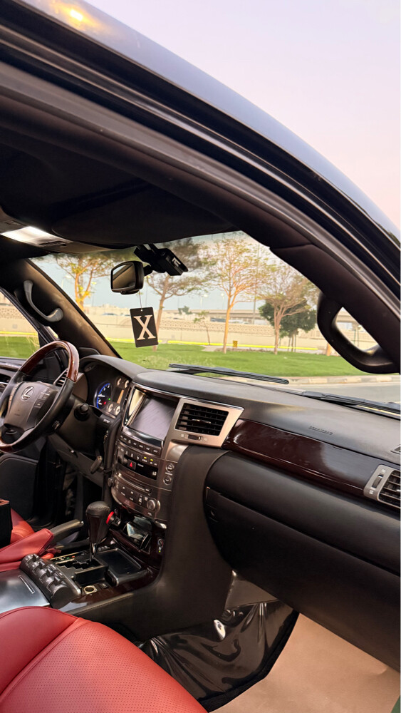 LX570 V8 - 18