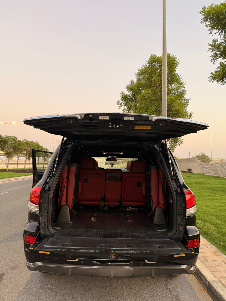 LX570 V8 - 6