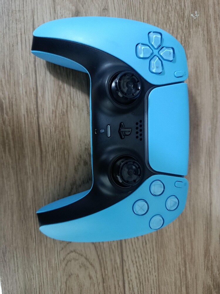 new ps5 controller no  drifts - 3