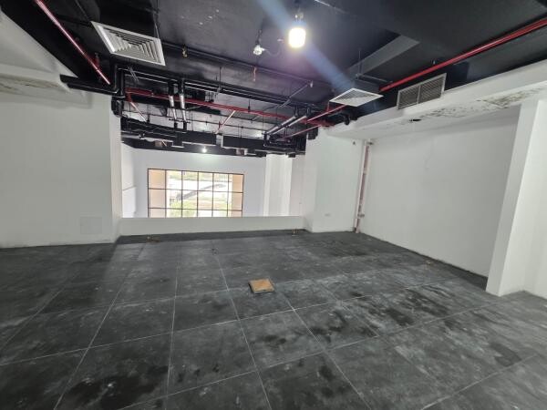 Fully Fitted Shop | Prime Fox Hills - 9