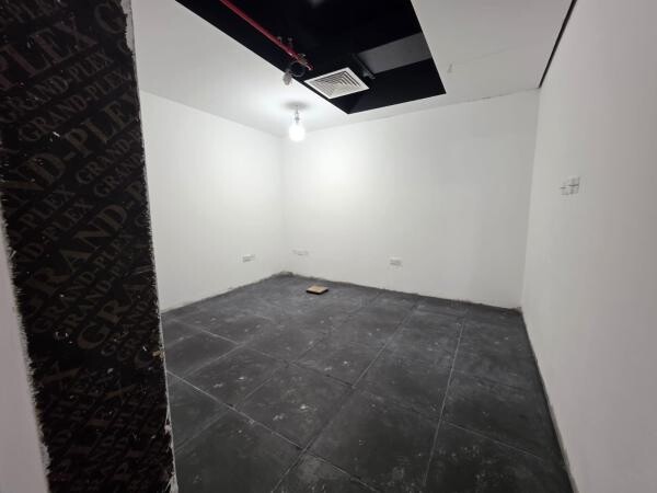 Fully Fitted Shop | Prime Fox Hills - 7