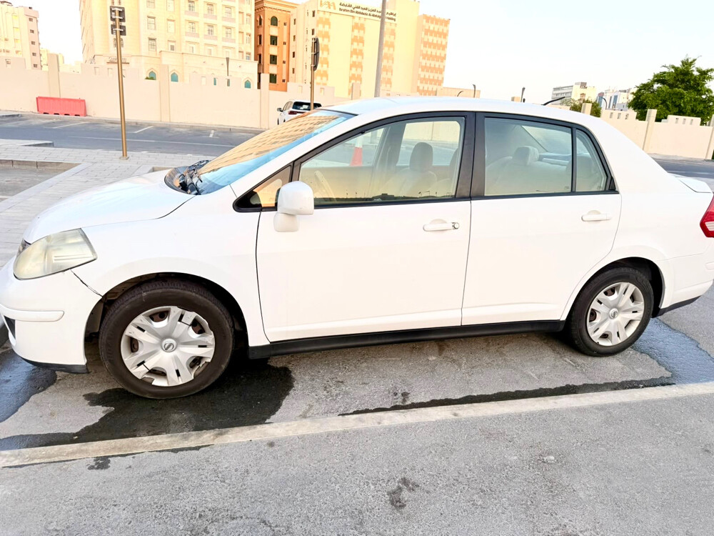 Nissan Tiida 2011 - 2