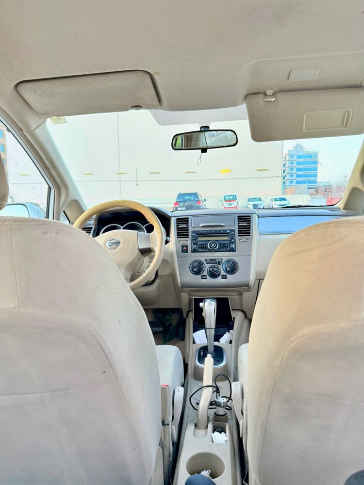 Nissan Tiida 2011 - 6