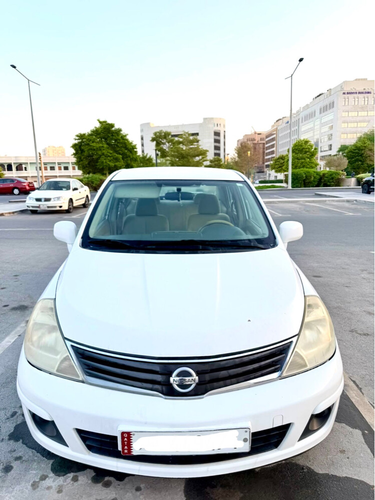 Nissan Tiida 2011 - 1