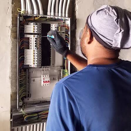 خدمات كهربائية موثوقة في قطر - 1